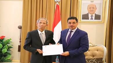 ​وزير الخارجية يتسلم نسخة من اوراق اعتماد سفير فيتنام غير المقيم لدى اليمن